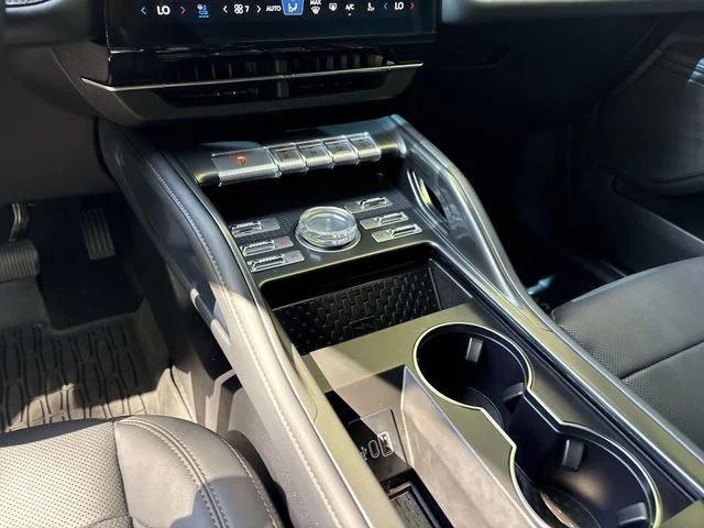Used 2024 Gray Lincoln Premiere image 20
