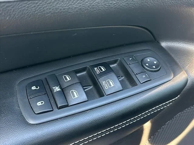 Used 2017 Blue Jeep Limited image 21
