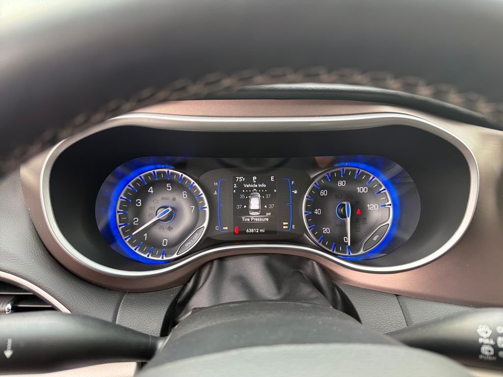 Used 2023 White Chrysler LX image 19