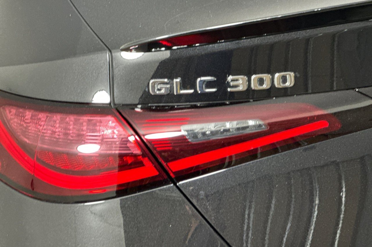 Certified Used 2025 Black Mercedes-Benz GLC 300 image 27