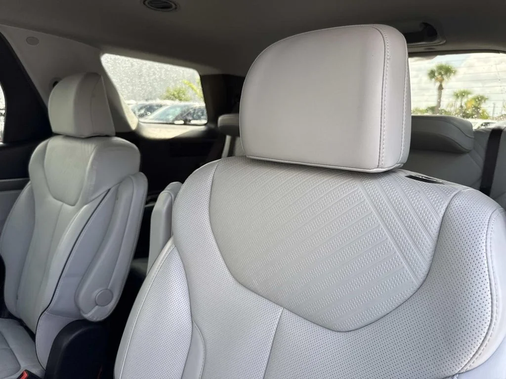 Used 2023 Black Hyundai SEL image 14