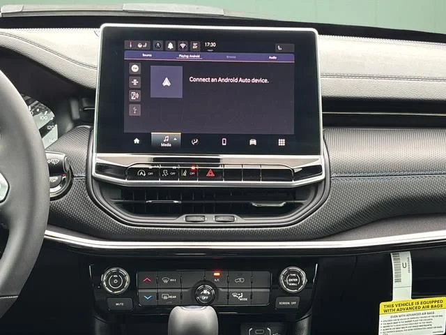 New 2026 White/off-white Jeep Latitude image 26