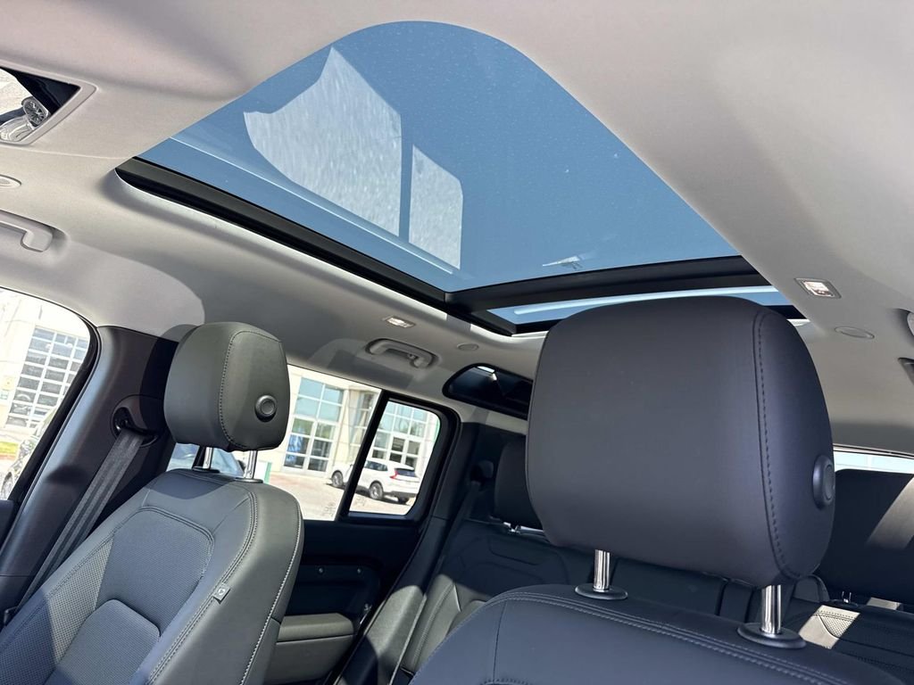 Used 2025 Black Land Rover S image 24