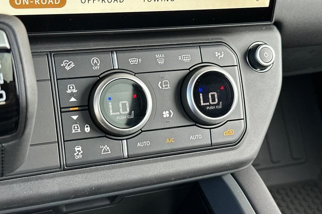 New 2026 Fuji White Land Rover X-Dynamic SE image 19