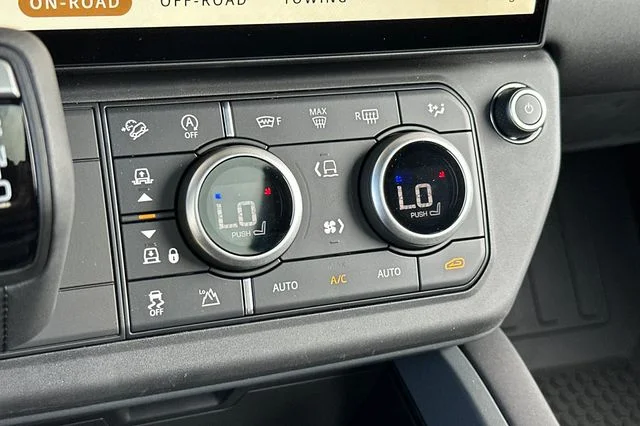 New 2026 Fuji White Land Rover X-Dynamic SE image 19