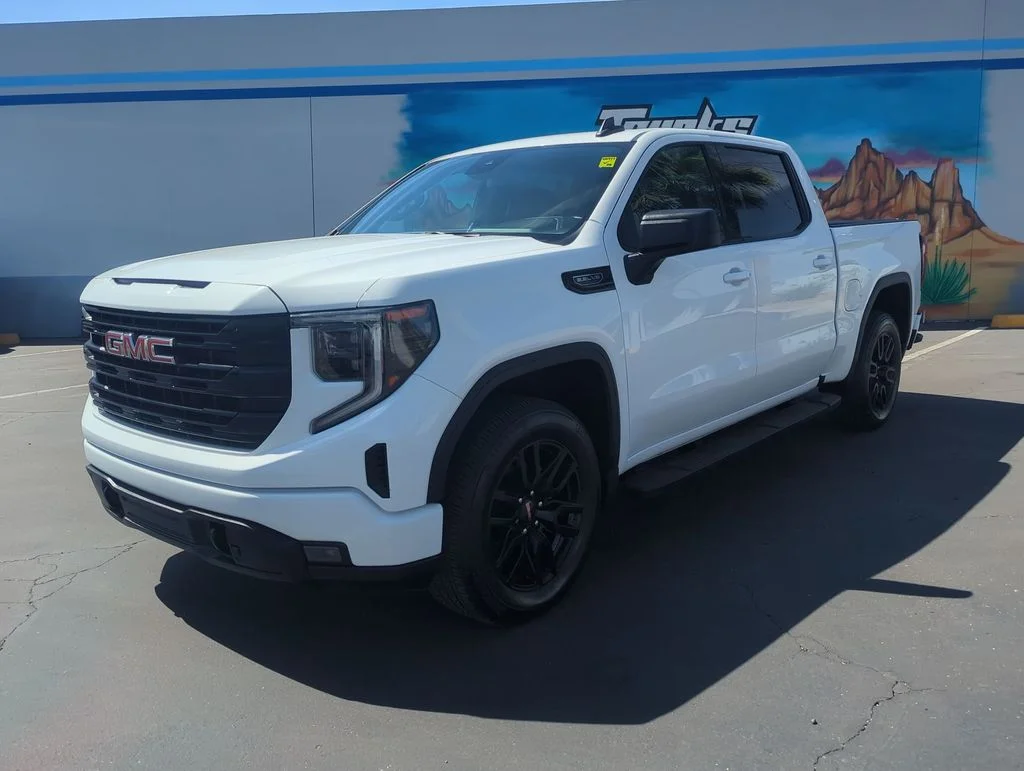 Used 2023 White GMC Elevation image 4