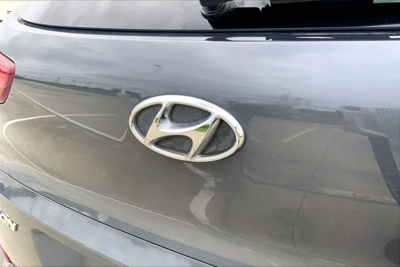 Used 2018 Coliseum Gray Hyundai SEL image 29