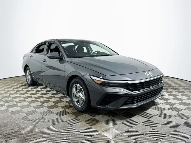 New 2026 Hyundai ELANTRA SE