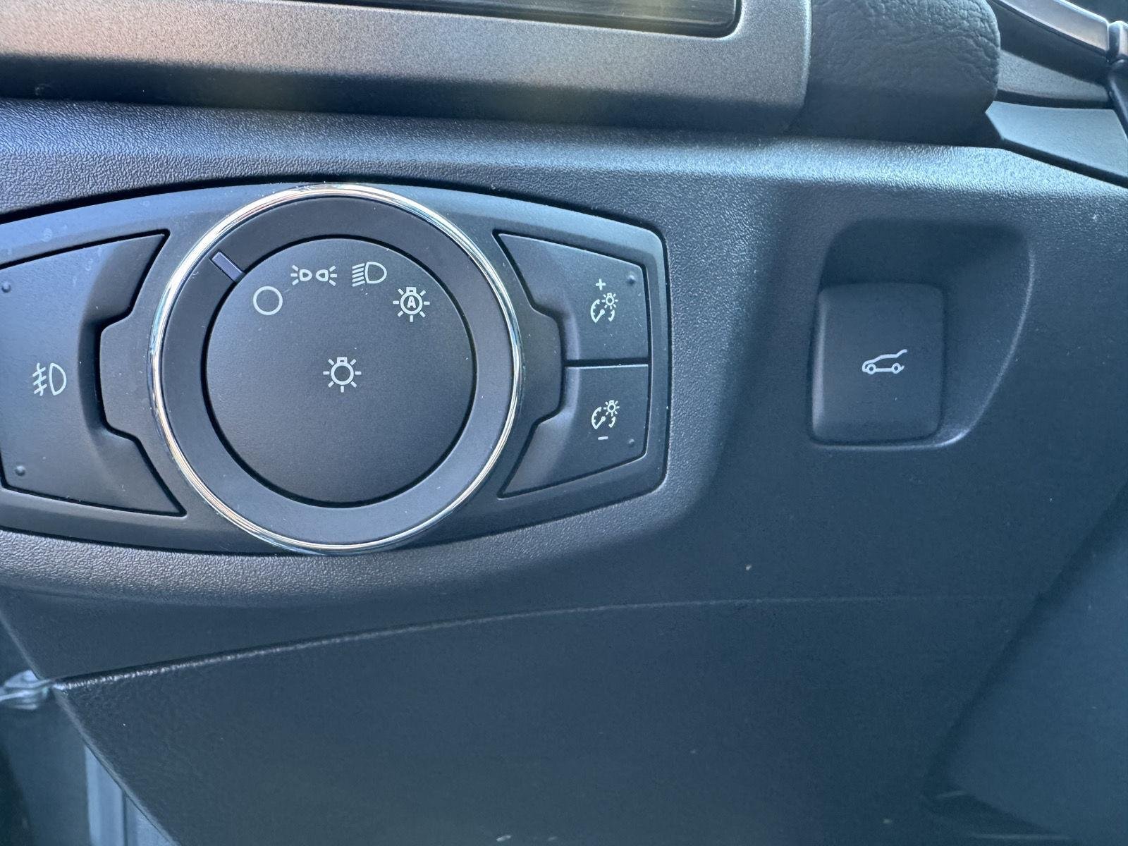 Used 2017 Magnetic Ford SE image 14