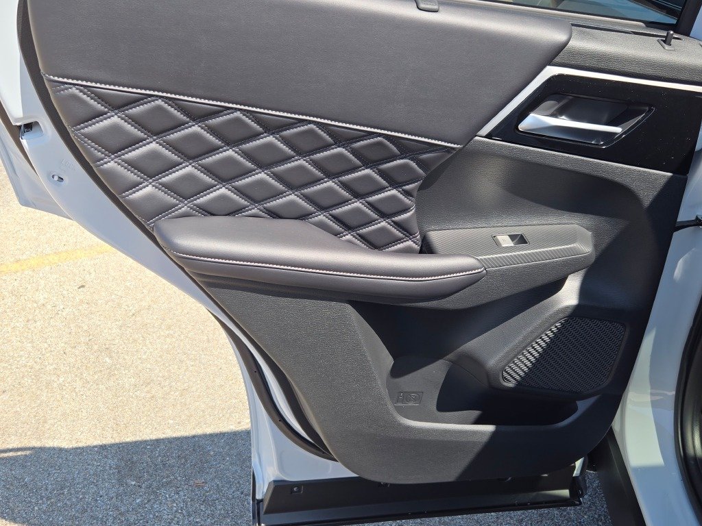 New 2026 White Nissan Platinum image 23