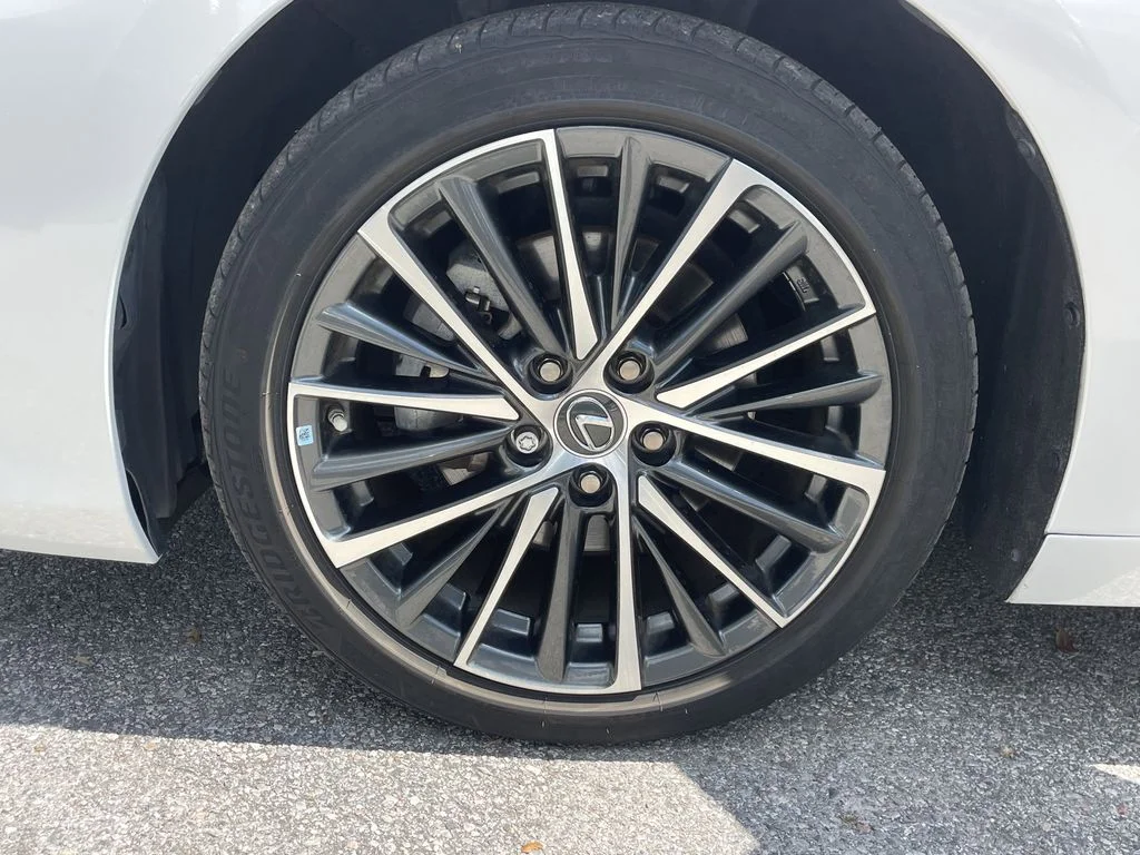 Used 2023 White Lexus 350 image 32
