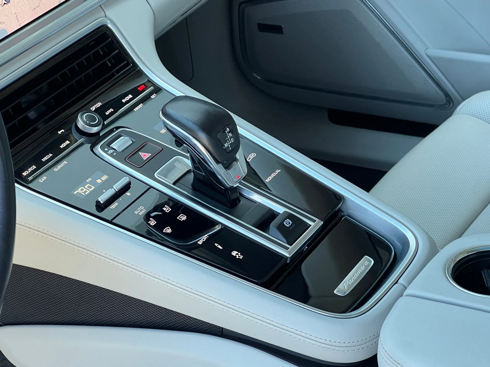 Used 2023  Porsche 4 Platinum Edition image 21