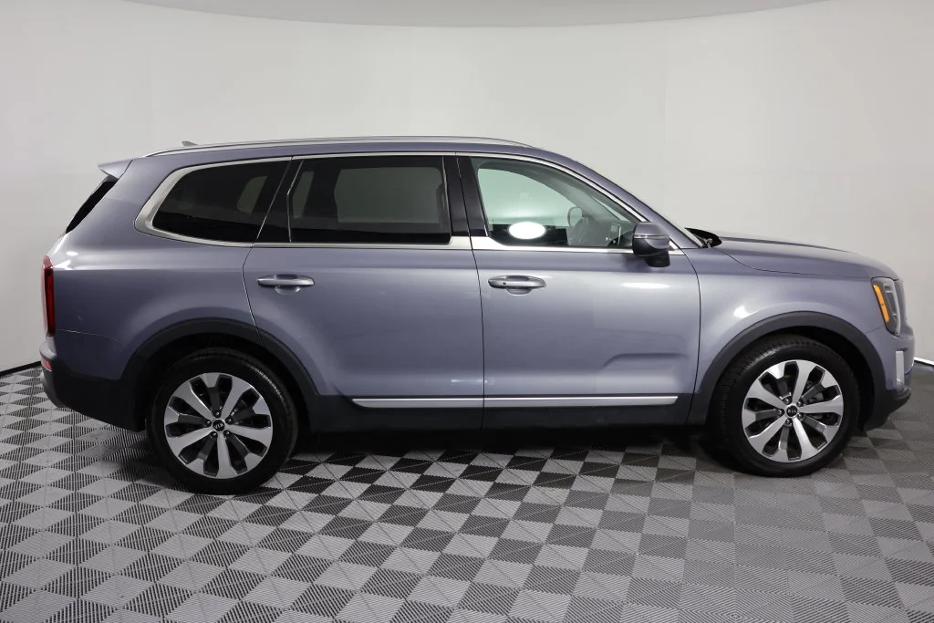 Used 2021 Silver Kia S image 9
