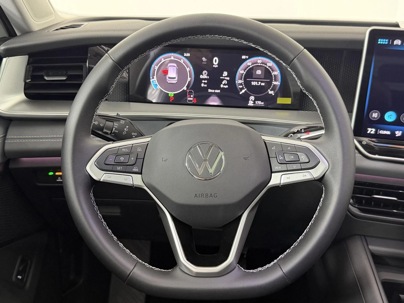 New 2026 Pure White Volkswagen SE image 25