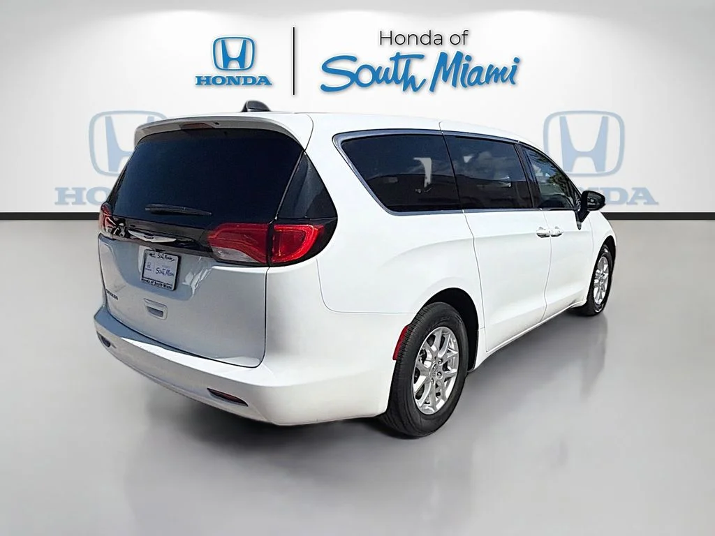 Used 2023 White Chrysler LX image 7