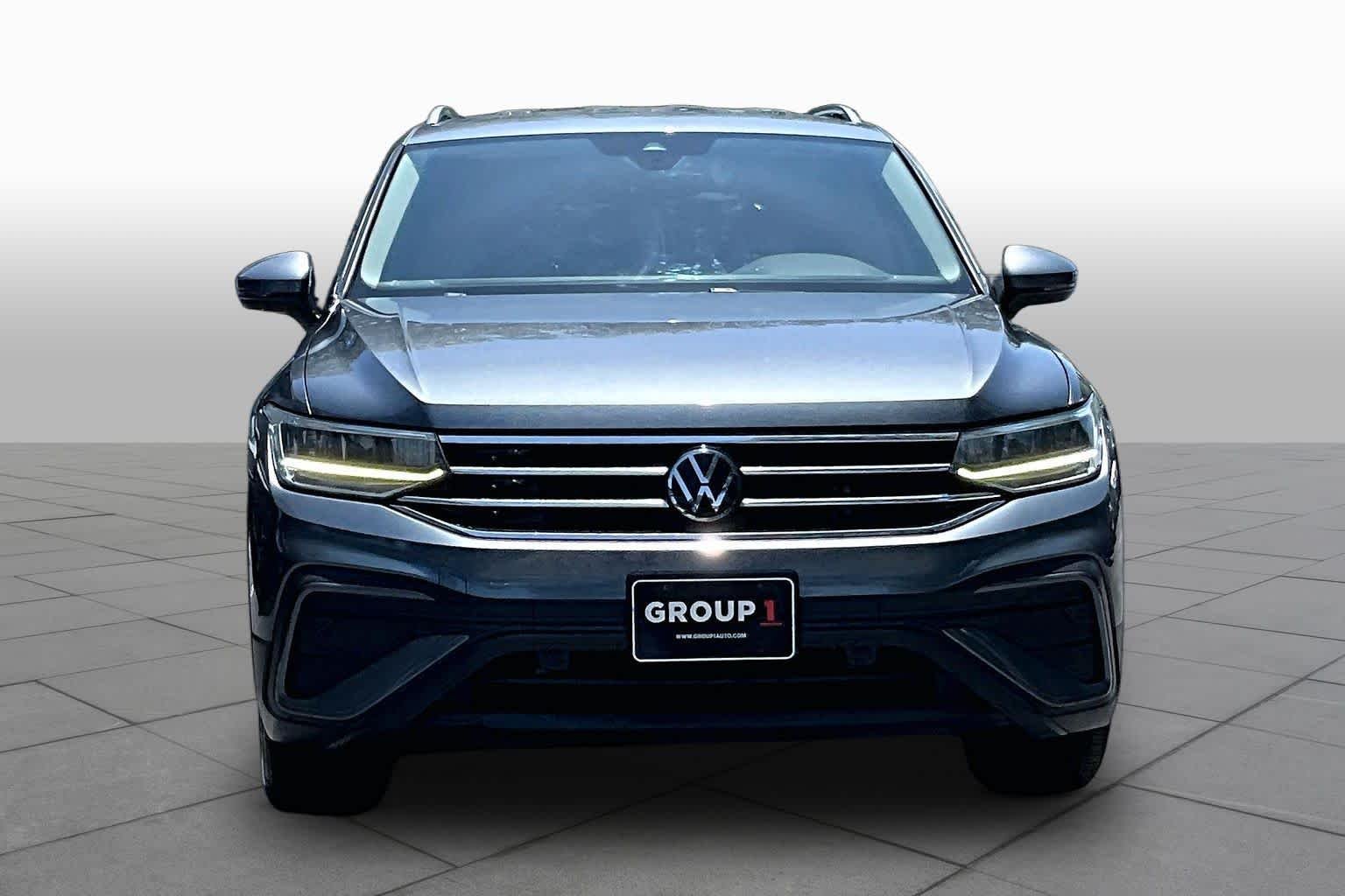 Used 2023 Platinum Gray Metallic Volkswagen SE image 4