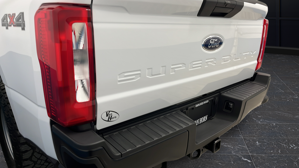 Used 2025 Oxford White Ford XL image 32