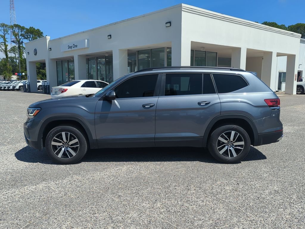 Used 2023  Volkswagen 2.0T SE image 4