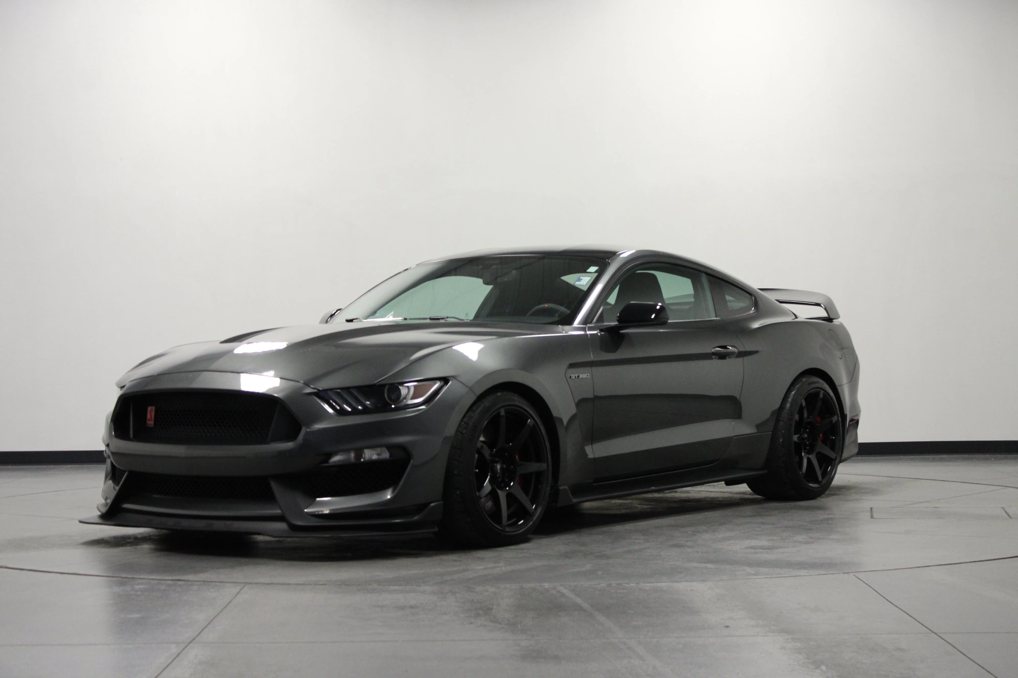 Used 2017 Magnetic Ford Shelby GT350R image 8