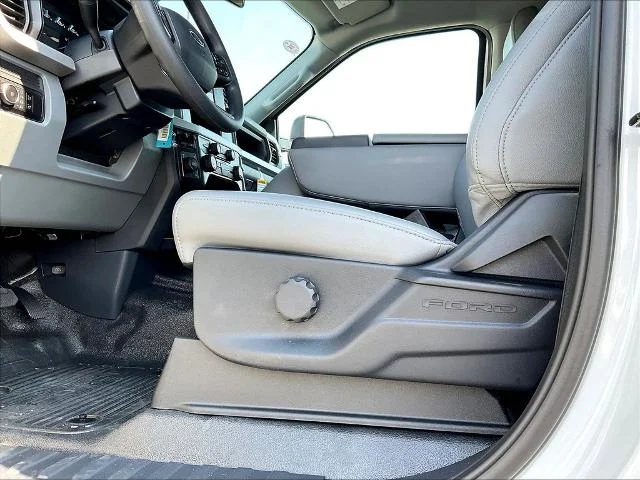 New 2026 Oxford White Ford F-450® XL image 78