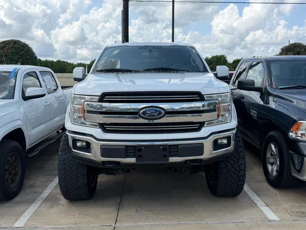Used 2018 White Platinum Metallic Tri-Coat Ford LARIAT image 9