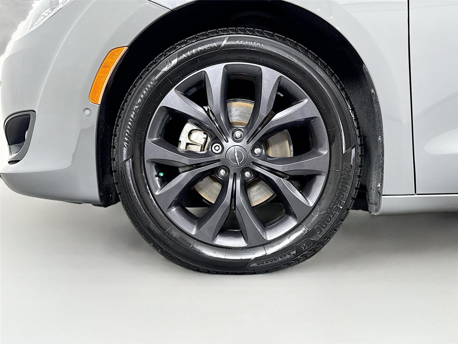 Used 2020 Ceramic Gray Clearcoat Chrysler Touring L Plus image 43