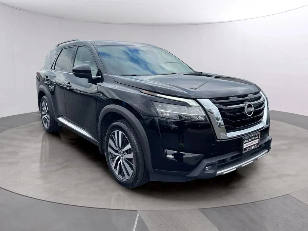 Used 2022 Super Black Nissan Platinum image 7