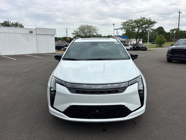 New 2027 Bright White Clear-Coat Exterior Paint Chrysler Limited image 5