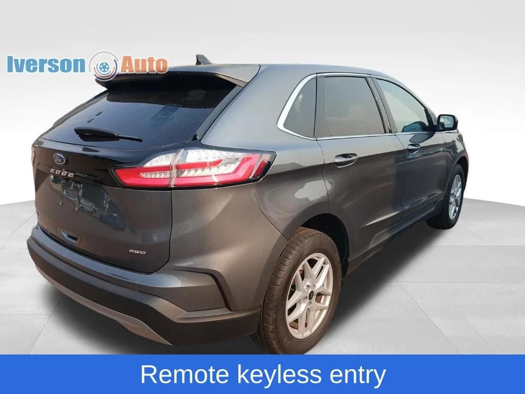 Used 2024 Gray Ford SEL image 17