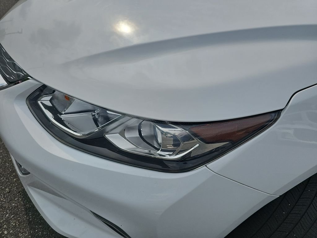 Used 2017 White Chevrolet LT image 28