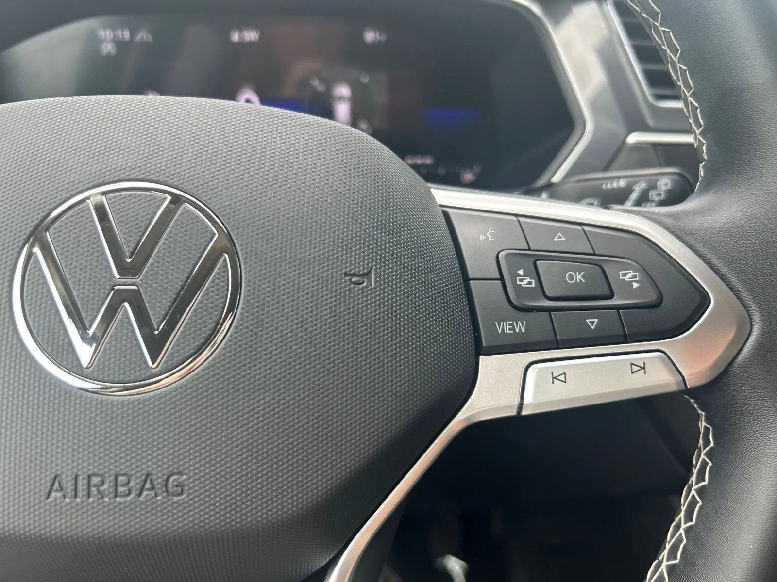 Used 2023 Gray Volkswagen 2.0T SE 4MOTION image 14