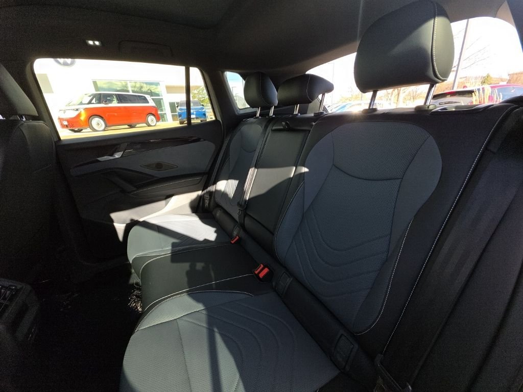 New 2026 Sandstone Volkswagen 2.0T SE R-Line Black image 23