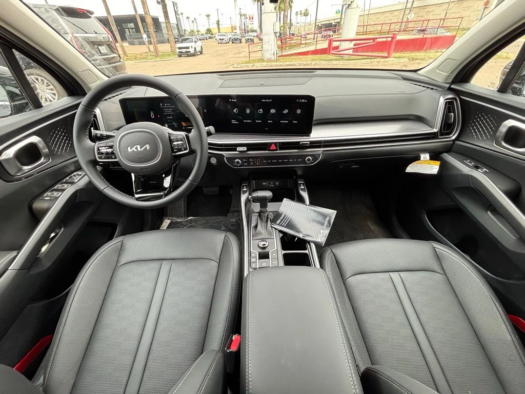 2025 Kia Sorento S - Photo 12