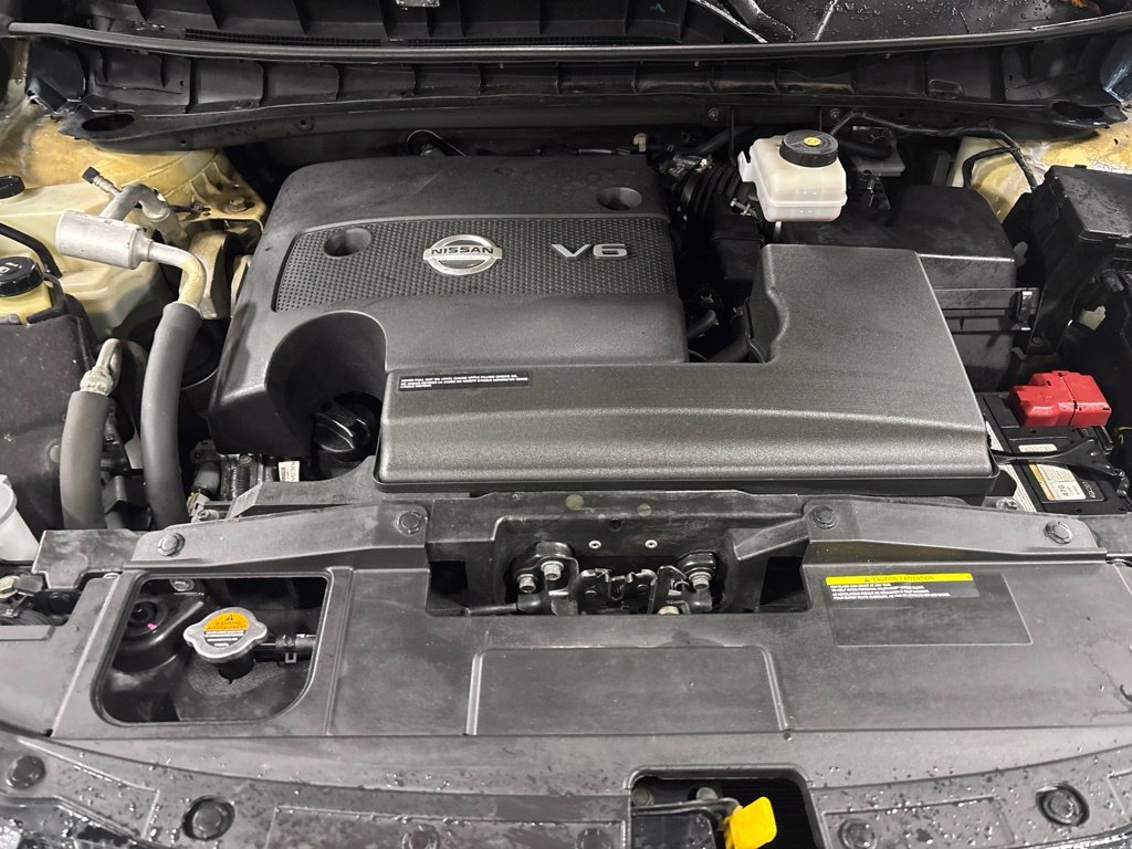 Used 2019 White Nissan Platinum image 24
