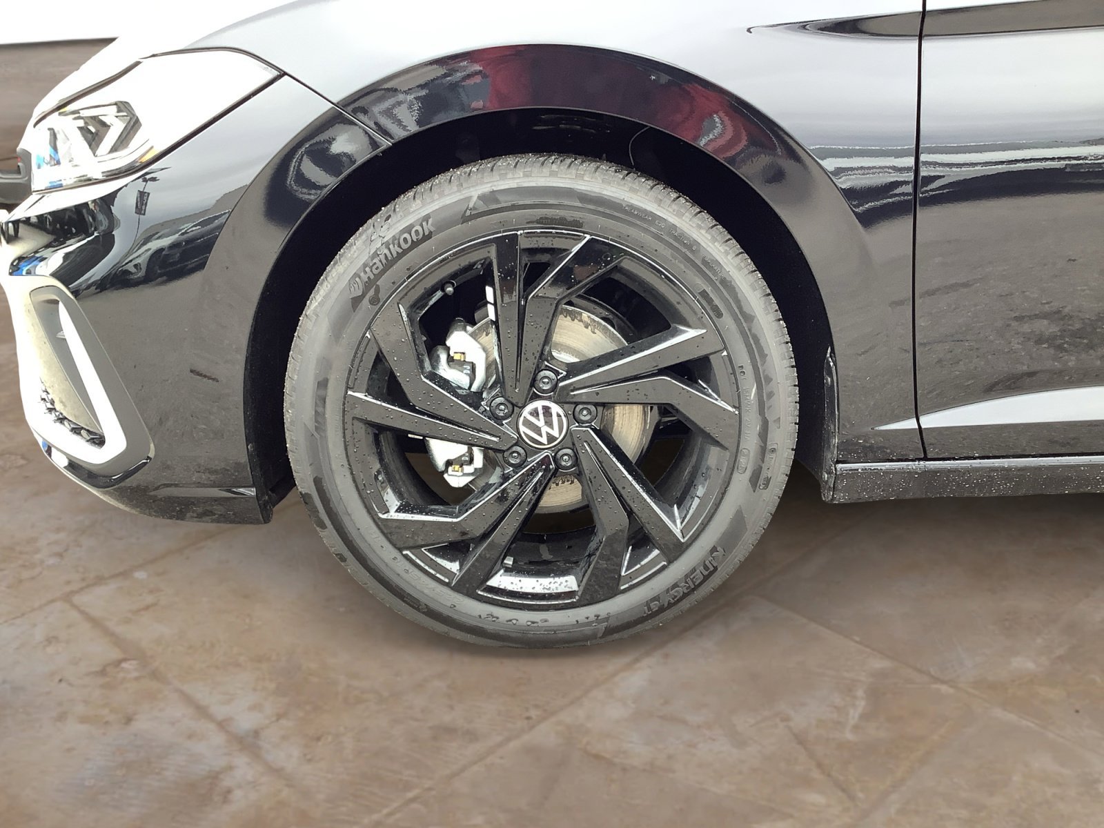 New 2026 Deep Black Pearl Volkswagen SE image 10