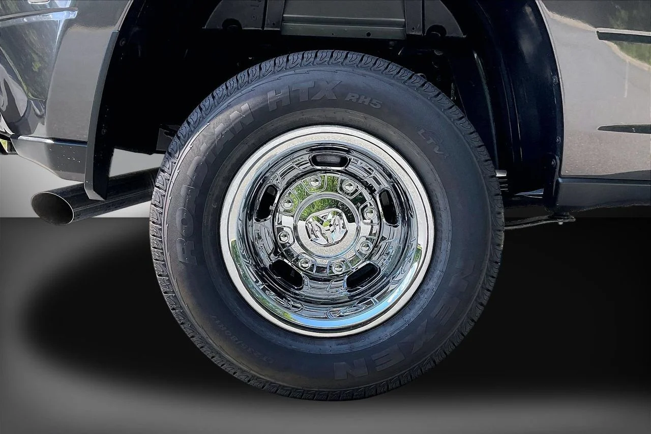 New 2026 Granite Crystal Metallic Clear-Coat Exterior Paint RAM Tradesman image 31