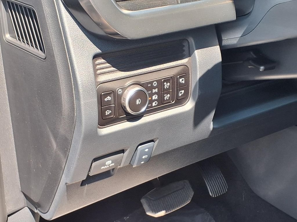 New 2026 Carbonized Gray Metallic Ford F-350® Lariat® image 14