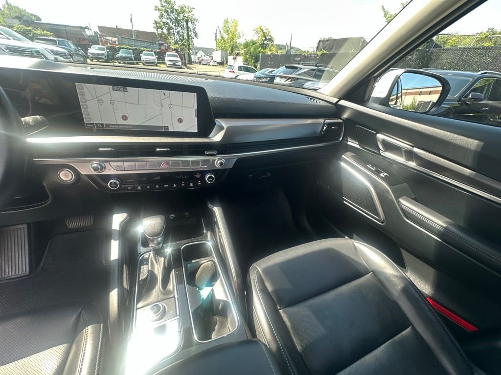 Certified Used 2024 White Kia LX image 27