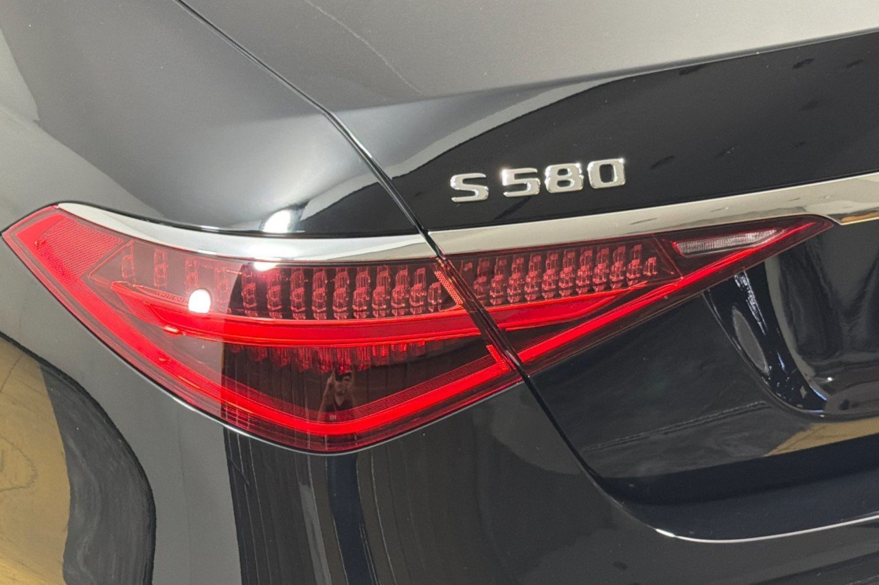 Certified Used 2022 Black Mercedes-Benz S 580 image 25