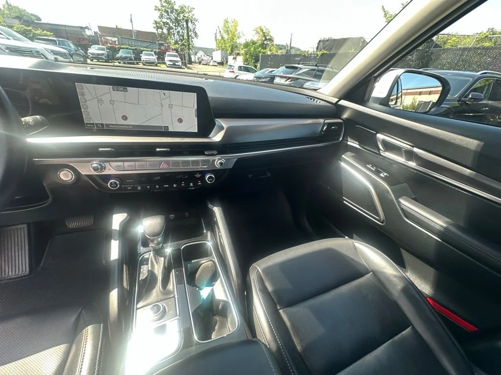 Used 2024 White Kia LX image 27