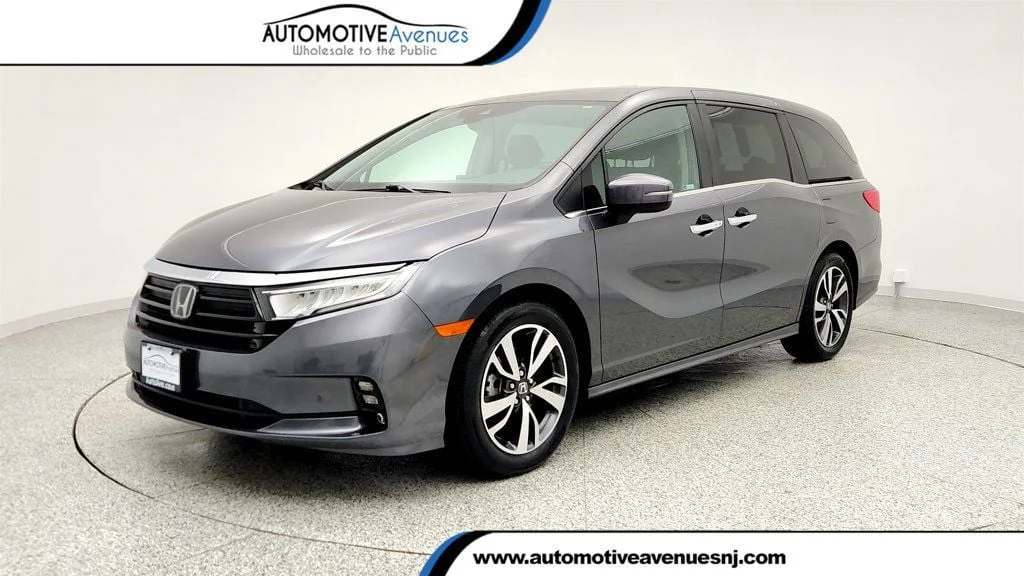 Used 2023 Modern Steel Metallic Honda Touring Automatic w/ Rear Entertainment System & Navigation image 1