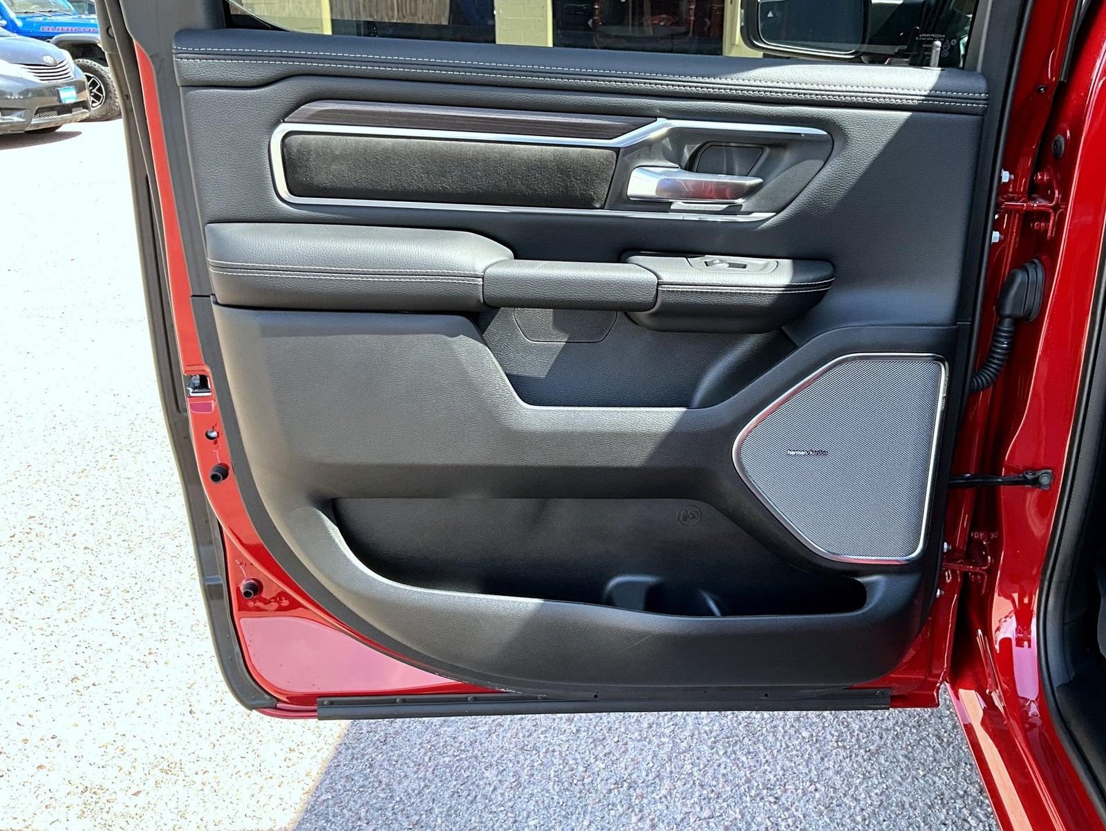 New 2026 Molten Red Pearl-Coat Exterior Paint RAM Laramie image 21