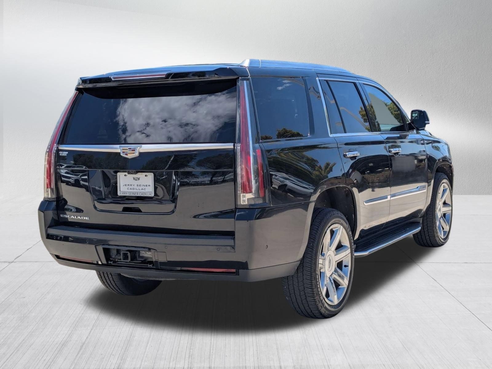 Certified Used 2019 BLACK RAVEN Cadillac Luxury image 5