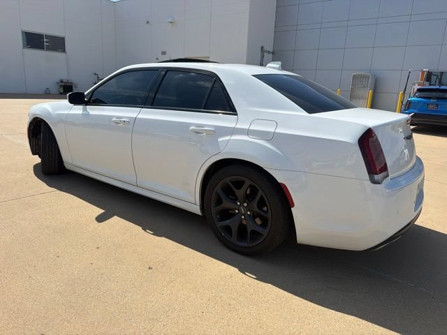 Used 2022 White Chrysler Touring L image 4