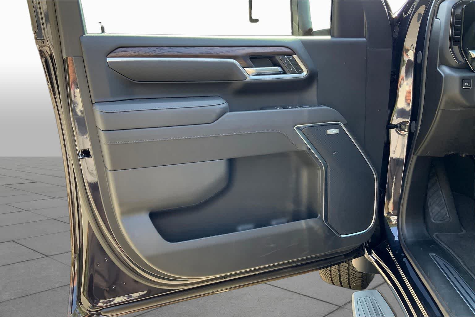 2025 GMC Sierra 3500HD SLT - Photo 10