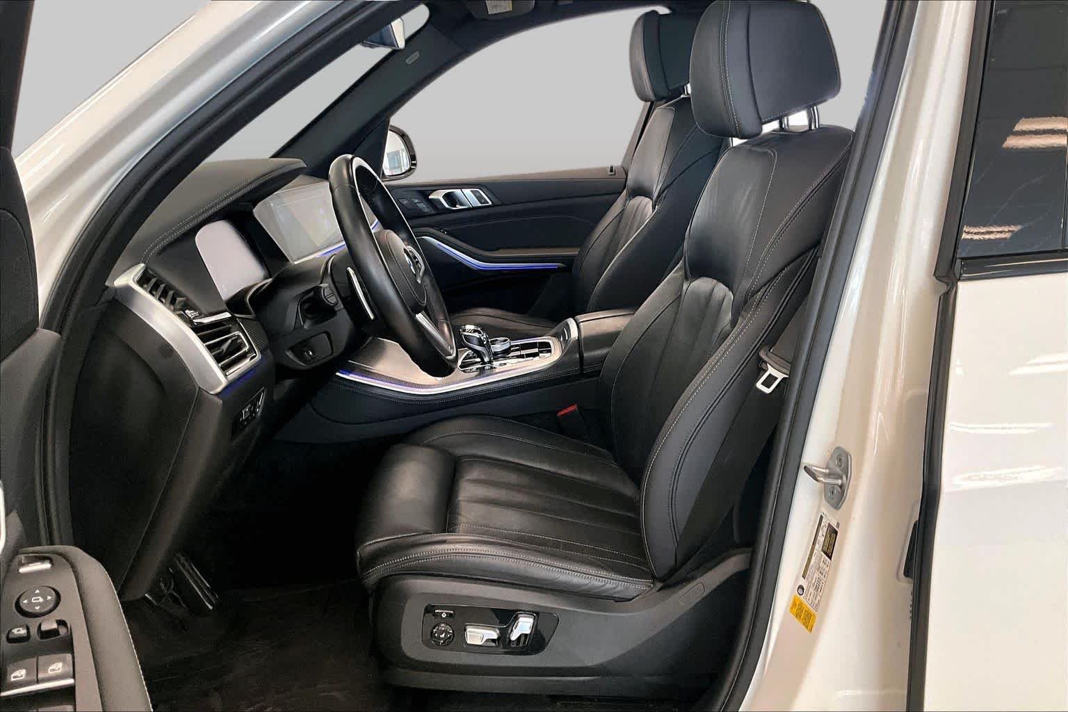 Used 2022 Alpine White BMW sDrive40i image 7