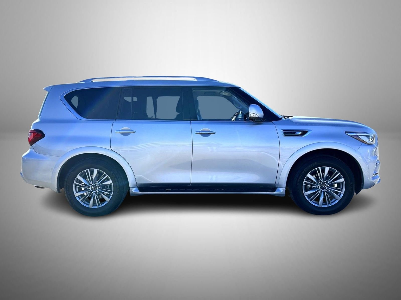 Used 2021 Silver INFINITI LUXE image 4