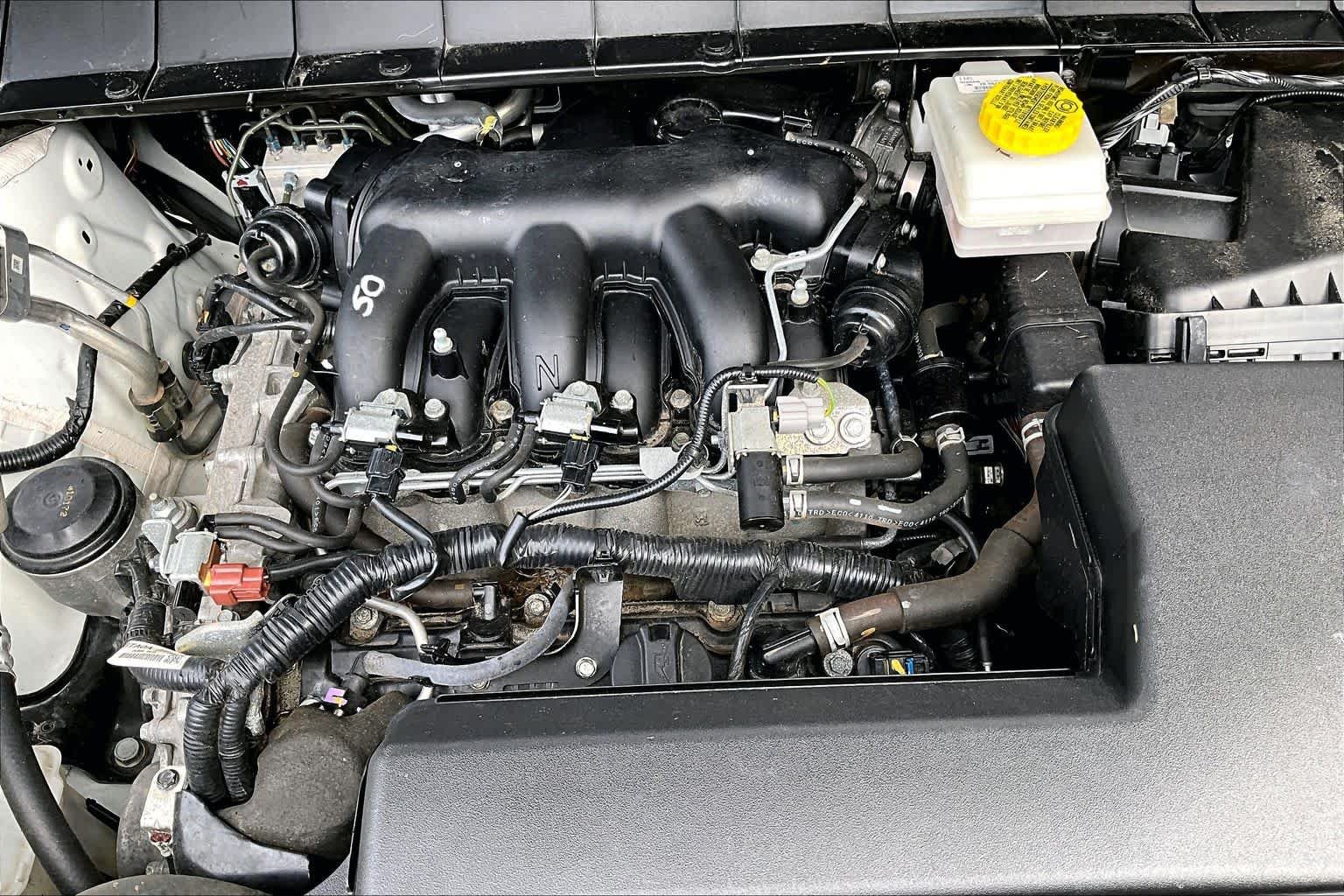 Used 2025 Glacier White Nissan SV image 33