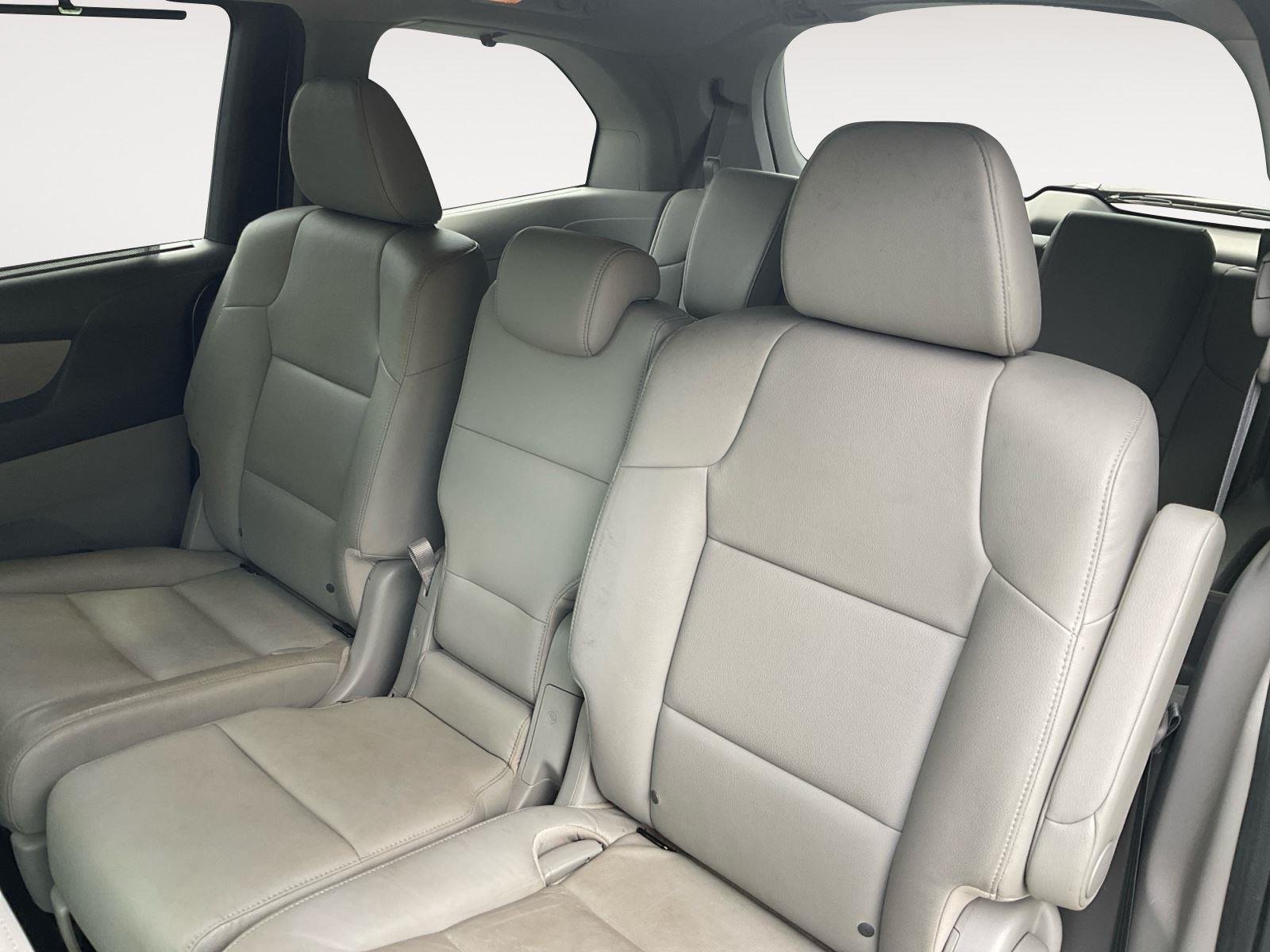 Used 2016 Lunar Silver Metallic Honda EX-L image 13