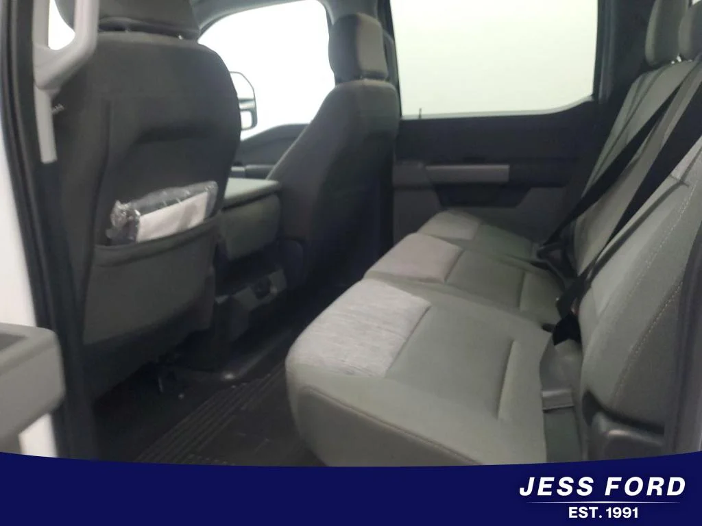 Used 2025 Oxford White Ford XLT image 8